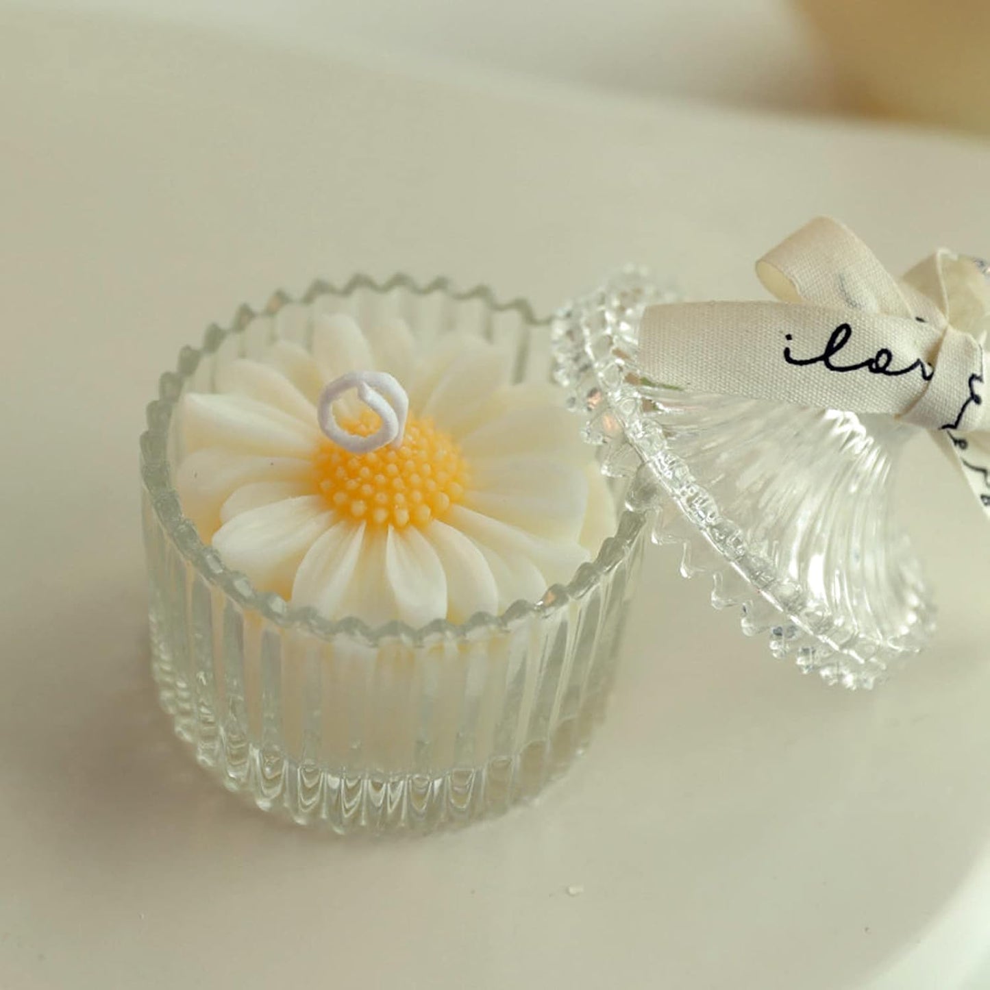 Daisy Flower Aroma Candle,230G Soy Wax Scented Decorative Candle in Glass Jar 8 Hours,Handmade Candle for Table Photo Prop,Prefect Gift for Meditation Stress Relief Mood Boosting Bath Yoga