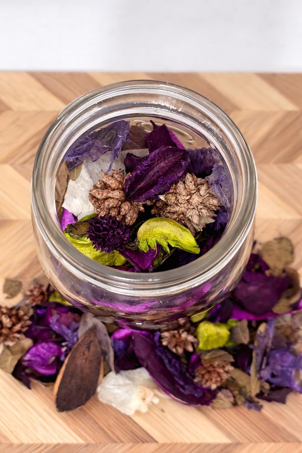 Lavender Fields Decorative Potpourri (4 oz) | Fresh Lavender Scented Home Fragrance for Baskets, Bowls, Displays & Seasonal Décor | Gift Box Garden Spring & Summer Potpourri