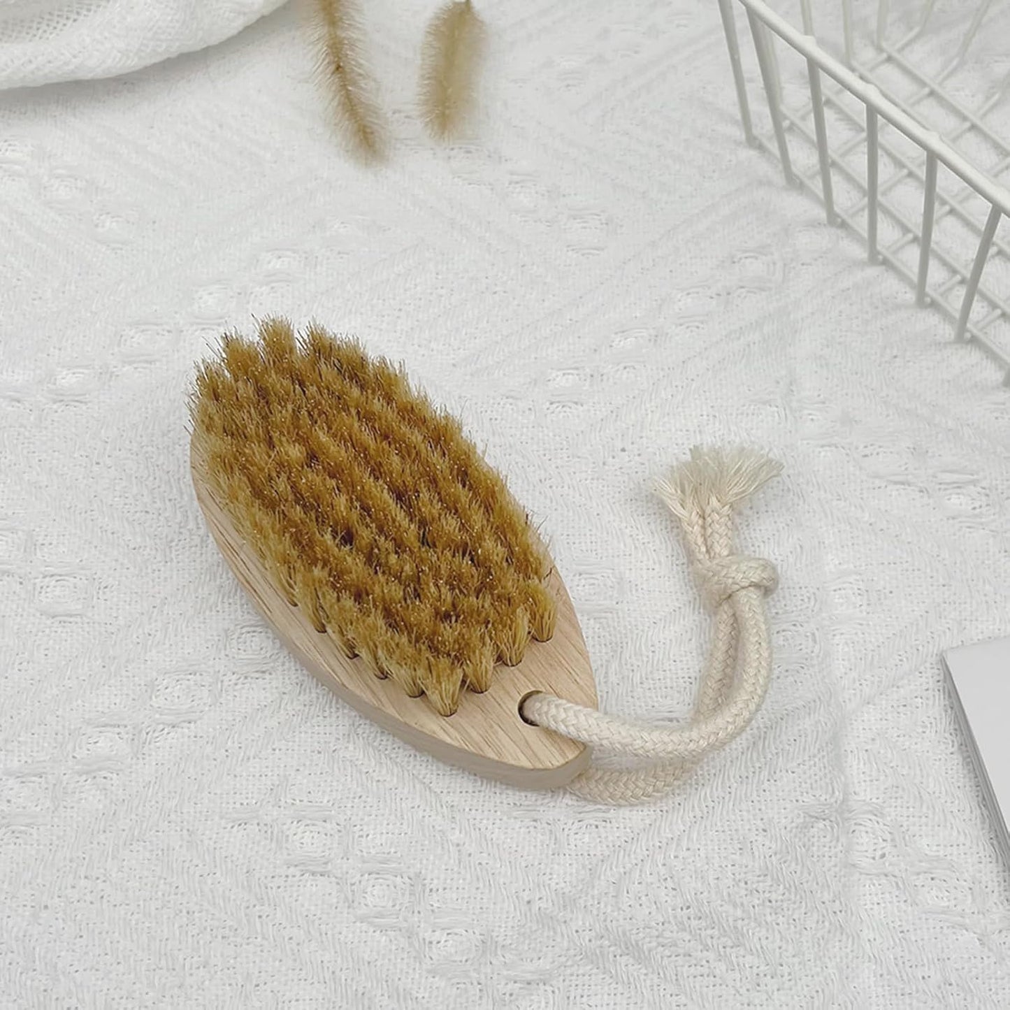 Droplet-Shaped Boar Bristle Brush, Dry Body Scrubber Brush with Soft & Dense Bristles, Exfoliates and Softens, for All Skin Types