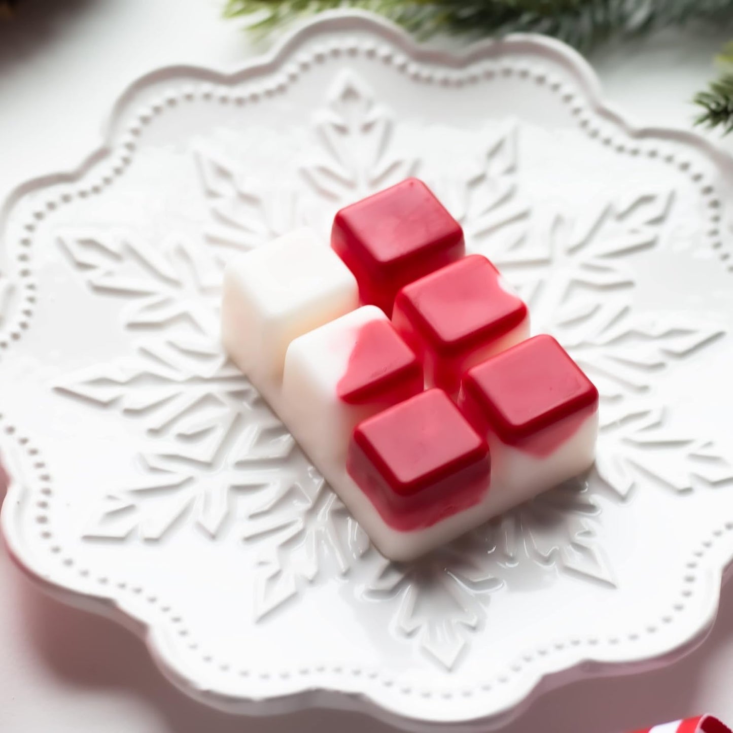 Merry & Bright Wax Melts | Christmas Melts Scented Clamshell Pine + Juniper + Sage + Ozone + Citrus + Berry - 3 oz