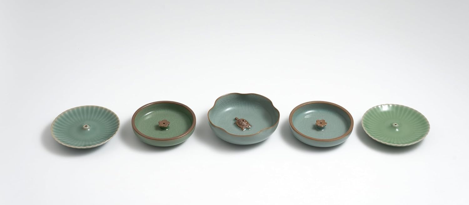 Five-piece Handmade Blue Porcelain Incense Burner Gift Set, Featuring a Design of a Turtle and Flowers, Used as a dust Collector for Meditation, Yoga and Zen Home Decoration.