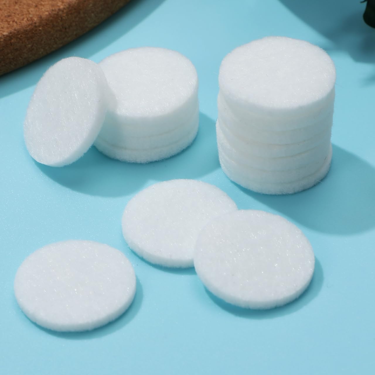 Healifty Essential Oil Diffuser Pads 0.88 Inch Round Cotton Refill Pads for Aromatherapy Necklace Locket and Car Vent Clip Home Fragrance Accessories