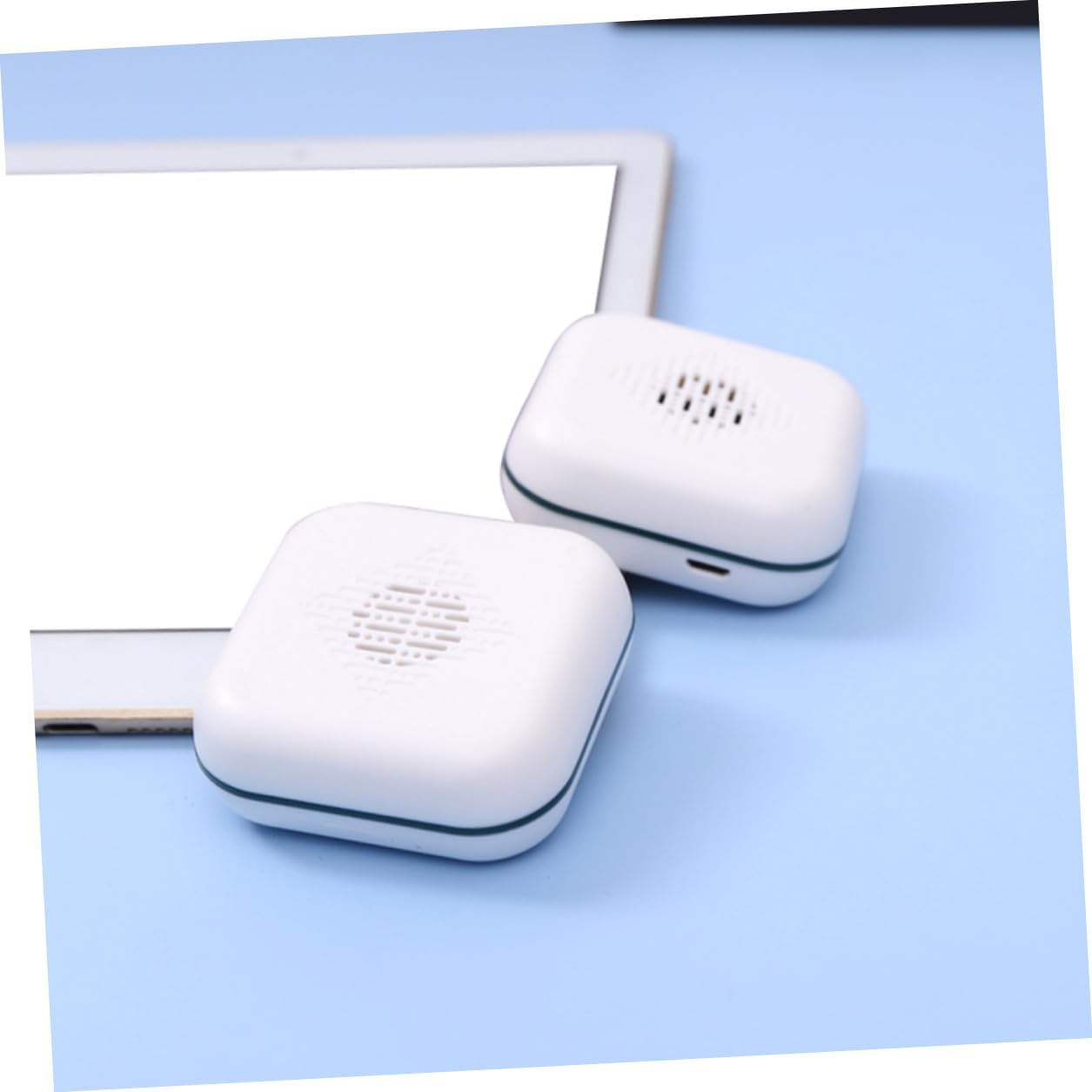 GANAZONO Portable Mini Noiseless Aromatherapy Diffuser for Car and Office, USB Rechargeable White Vehicle-Mounted Essential Oil Diffuser for Home and Travel