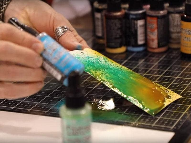 Ranger Tim Holtz Distress Oxide Spray 1.9fl oz-Antique Linen