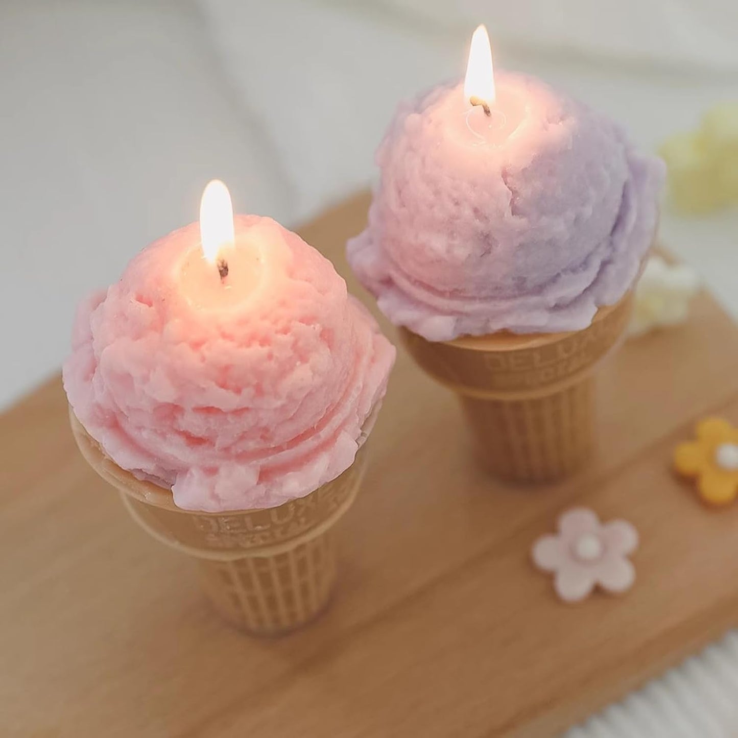 Ice Cream Cone Shaped Scented Candle,140G One Pack Handmade Pink Creamy Coffee Soy Wax Decorative Candle for Table Photo Prop,Smokeless Dessert Decor for Party,Wedding Centerpiece & Gifting