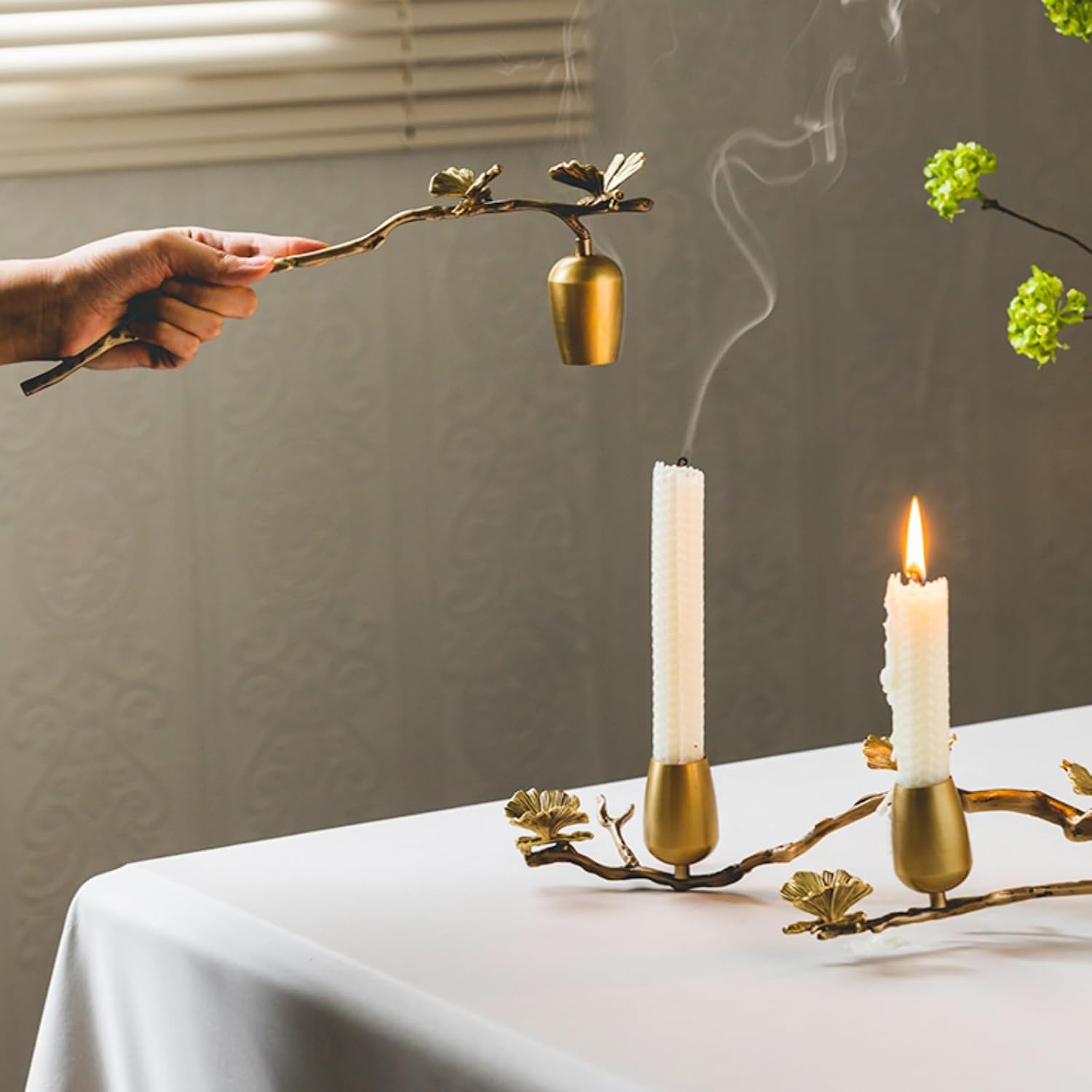 Butterfly Style Brass Candle Snuffer with Long Handle, Decorative Candle Extinguisher Tool, for Home Décor, Ideal for Candles and Aromatherapy (Gold 1)