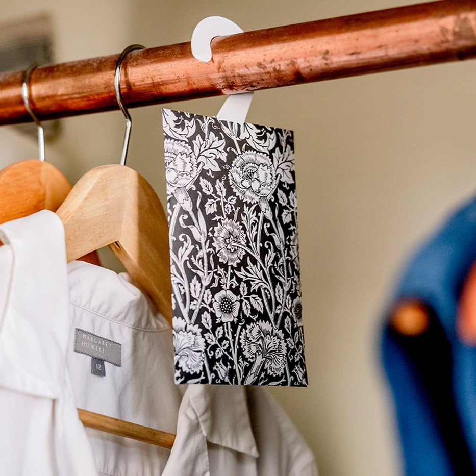 The Master Herbalist Scented Wardrobe Freshener Sachets in a William Morris Design. Available in Lavender, Sandalwood, Rose, Lily and Lilac (Sandalwood, Pack of 2)