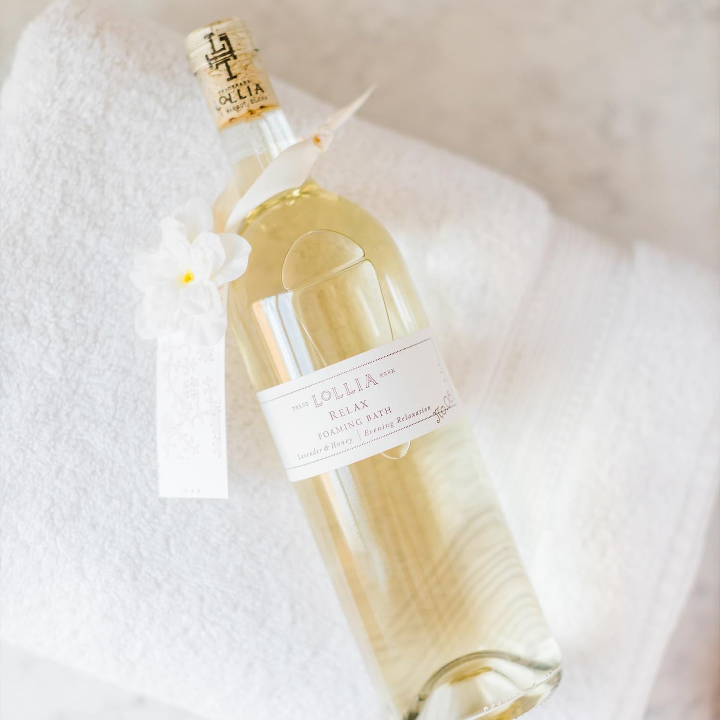 LOLLIA Relax Lavender Bubble Bath, 25 fl oz / 739.2 ml, Lavender Honey Scent, Luxury Hydrating & Soothing Bubble Skin Care for Women, Floral Home Spa Cleanser, Glass Bottle
