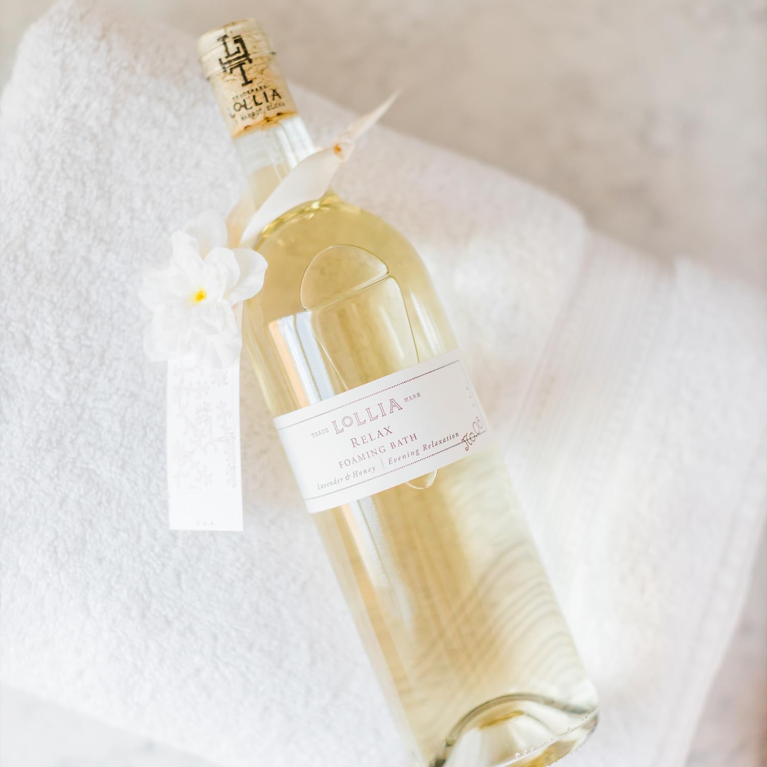 LOLLIA Relax Lavender Bubble Bath, 25 fl oz / 739.2 ml, Lavender Honey Scent, Luxury Hydrating & Soothing Bubble Skin Care for Women, Floral Home Spa Cleanser, Glass Bottle