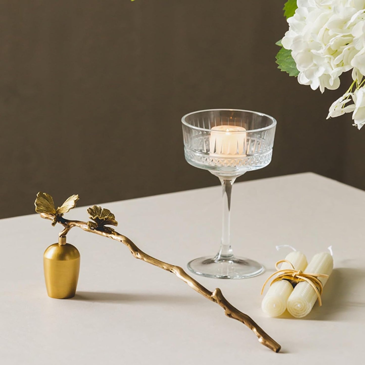Butterfly Style Brass Candle Snuffer with Long Handle, Decorative Candle Extinguisher Tool, for Home Décor, Ideal for Candles and Aromatherapy (Gold 1)