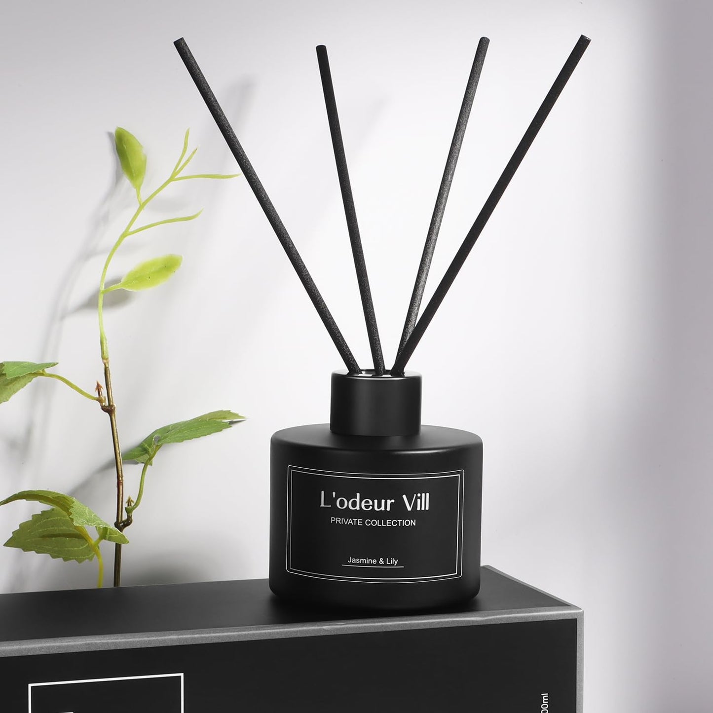 Reed Diffuser, 3.4oz(100ml) Jasmine & Lily Reed Diffuser Set with 6 Oil Diffuser Sticks, Matte Black Aroma Scent Diffuser, Long Lasting Home Fragrance for Bathroom Shelf Decor