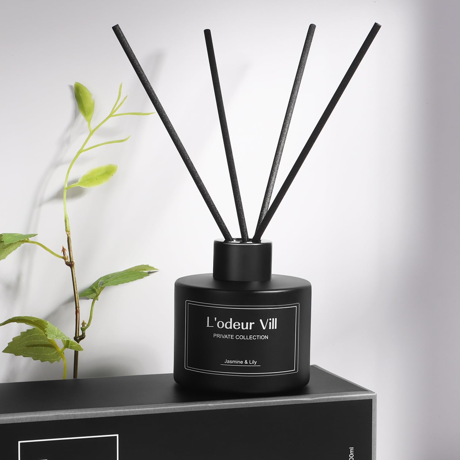 Reed Diffuser, 3.4oz(100ml) Jasmine & Lily Reed Diffuser Set with 6 Oil Diffuser Sticks, Matte Black Aroma Scent Diffuser, Long Lasting Home Fragrance for Bathroom Shelf Decor