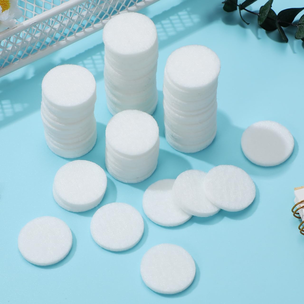 PRETYZOOM 100Pcs Essential Oil Diffuser Refill Pads Cotton Aromatherapy Pads for Necklace Locket Aroma Diffuser Pendant Accessories 0.88 x 0.88 Inch