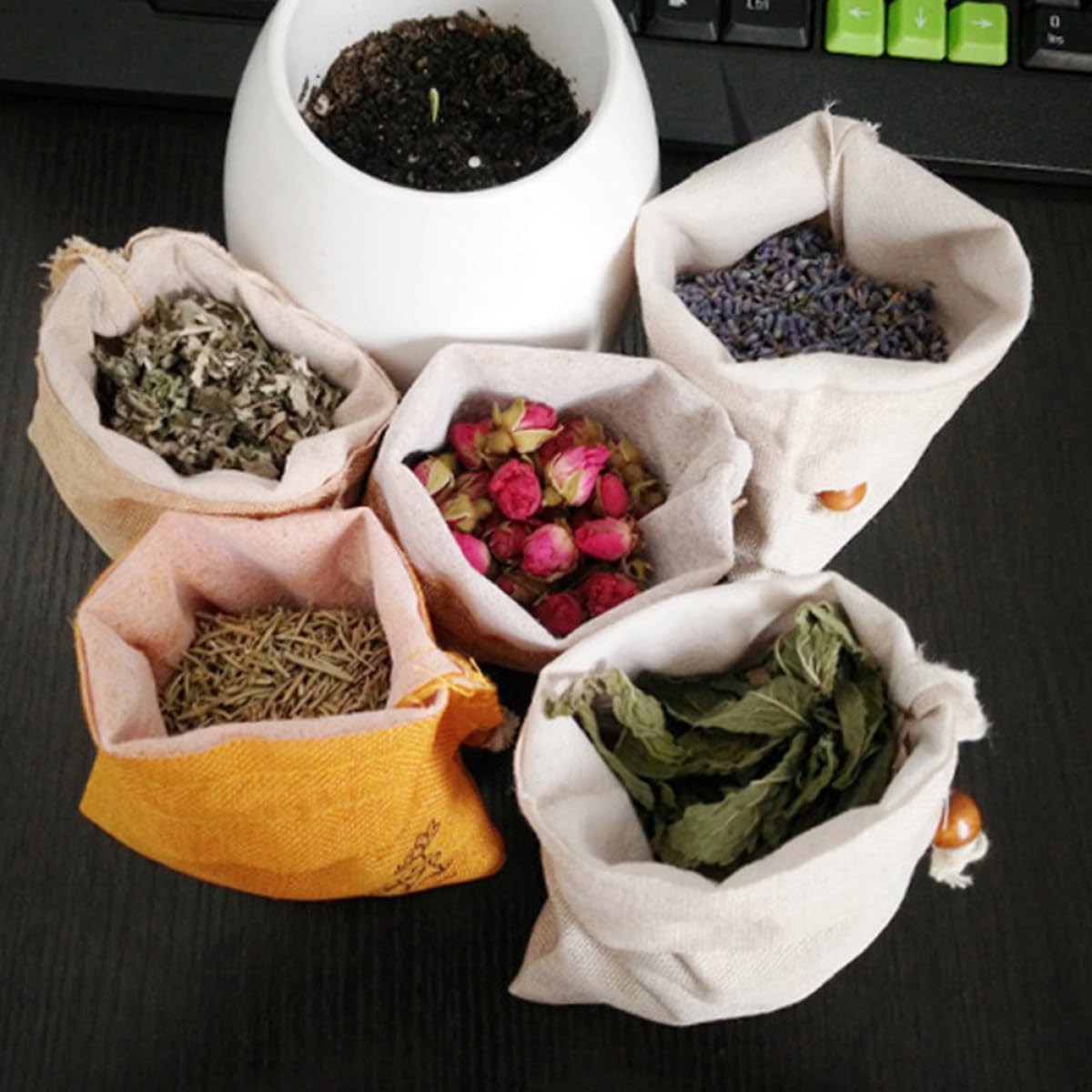ARTIBETTER Natural Sachets 2pcs, Wardrobe Air Freshener Bags with Dried Flowers, Closet Drawers Freshener for Home Fragrance Random Color