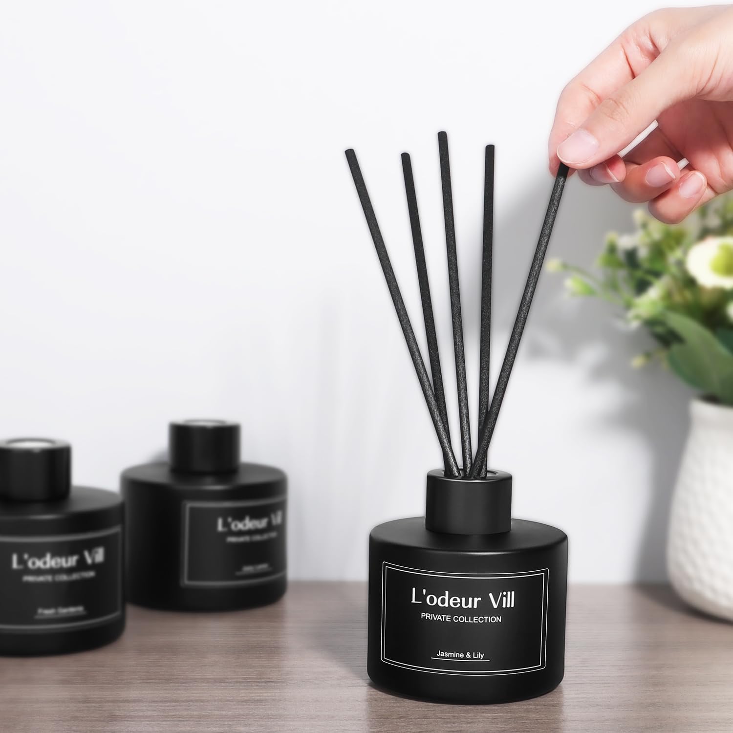 Reed Diffuser, 3.4oz(100ml) Jasmine & Lily Reed Diffuser Set with 6 Oil Diffuser Sticks, Matte Black Aroma Scent Diffuser, Long Lasting Home Fragrance for Bathroom Shelf Decor