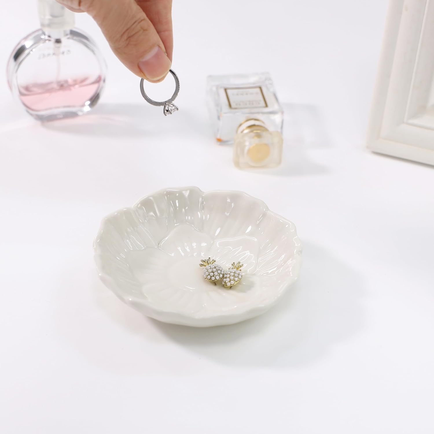 Flower Ring Dish Holder,Jewelry Dish Tray,Small Trinket Tray,Jewelry Plate Bowl,Key Bowl,Decorative Plate,Birtdhay Christmas Gifts for Women Friends,Ceramic White