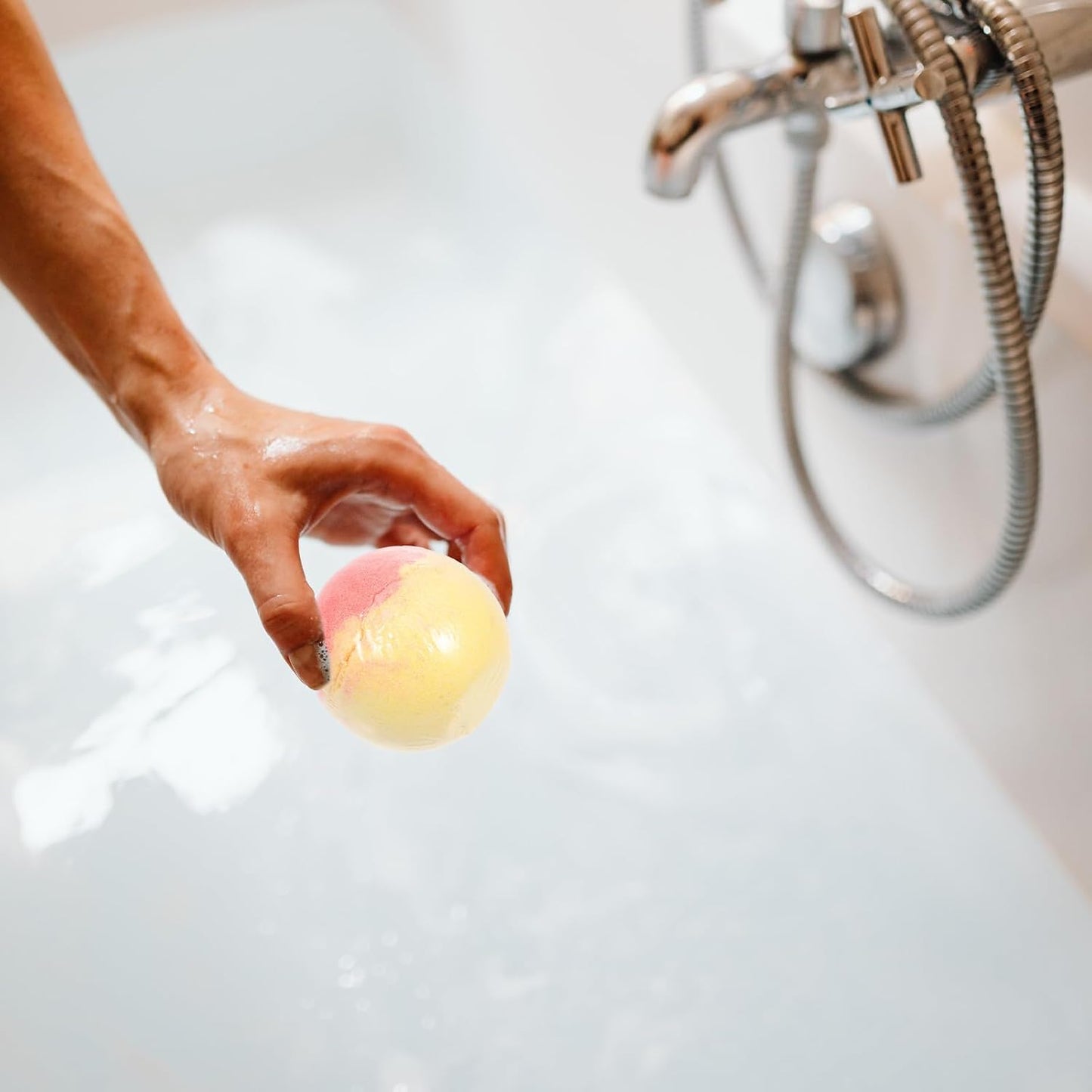 Sea Salt Bath Bomb for Women Spa Bathing Foaming Bomb Relieves Fatigue and Washes Body with Moisturizing Essential Oils Mothers Day Basket Gift