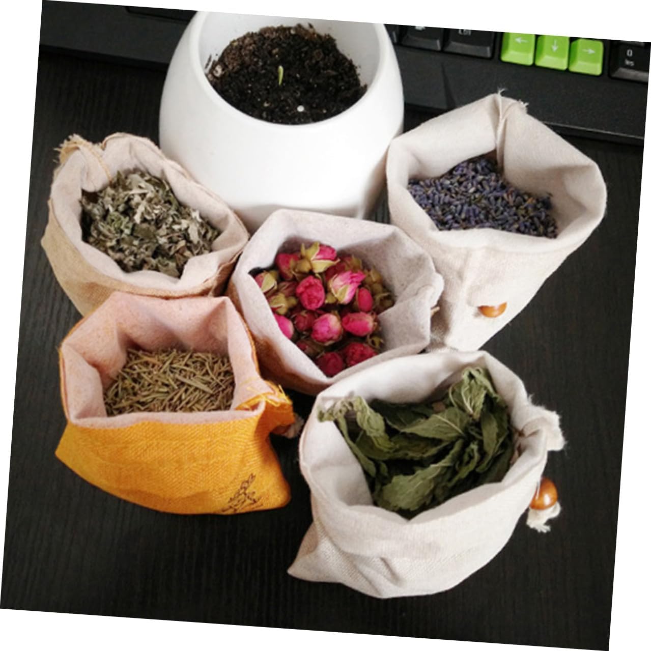 2Pcs Natural Dried Lavender Sachets Cotton Linen Fragrant Sachet Bags for Closets Storage Car Handbags with Aroma and Natural Floral Scents Random Color