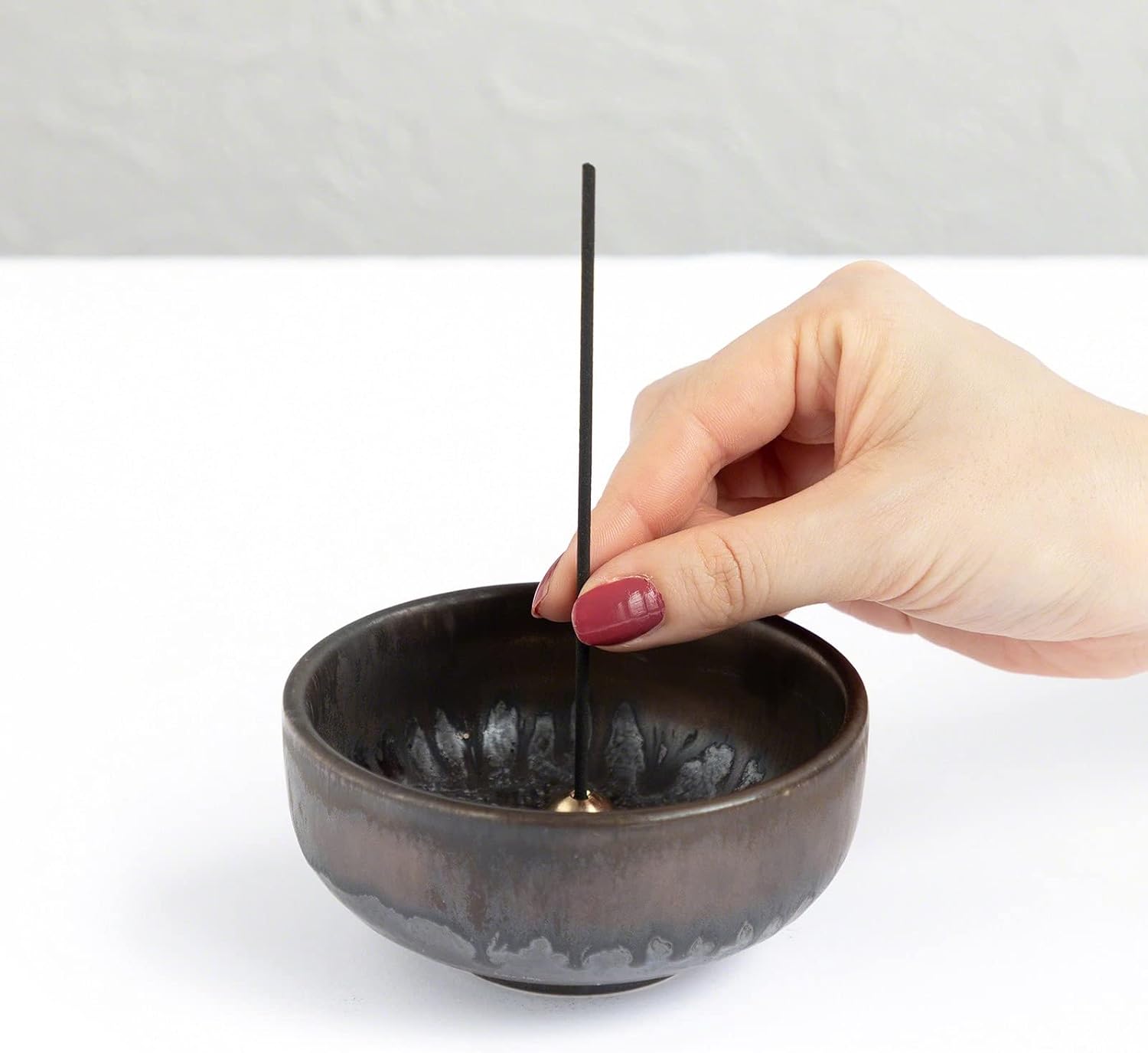 Asayu Japan Sandalwood Incense Sticks - Low Smoke Japanese Incense, 40g (70-80 Sticks), Made in Japan, Smokeless for Less Irritation and Non-Toxic, for Meditation, Relaxation & Home Fragrance