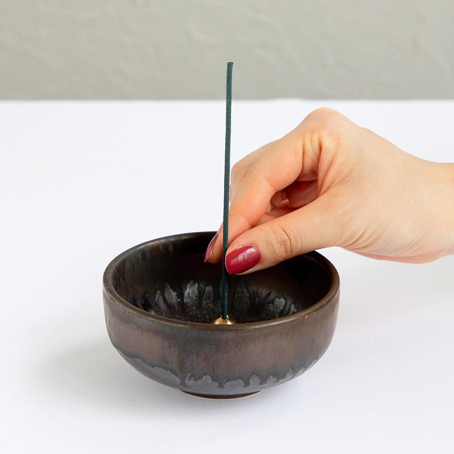 Asayu Japanese Low Smoke Incense Sticks Premium Sakura Cherry Blossom and Agarwood Blend, Made in Japan 40gr Quality Incense Blend for Gift and Relax