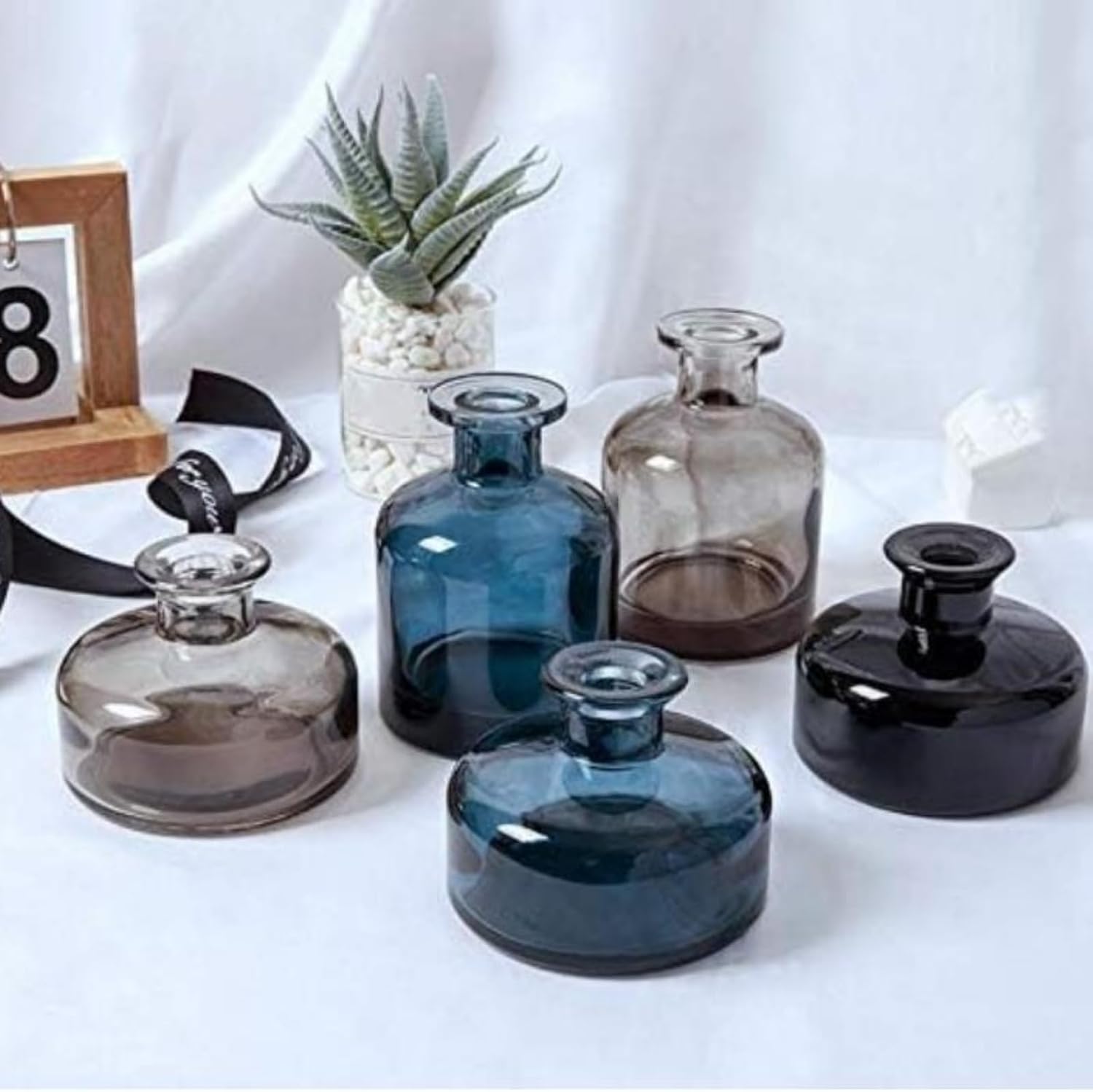 Glass Bud Vase Empty Glass Diffuser Bottles Refillable Aromatherapy Jars Small Vases for Flowers Vases Centerpiece for Wedding Home Essential Oils Office Table Decor (Pink)
