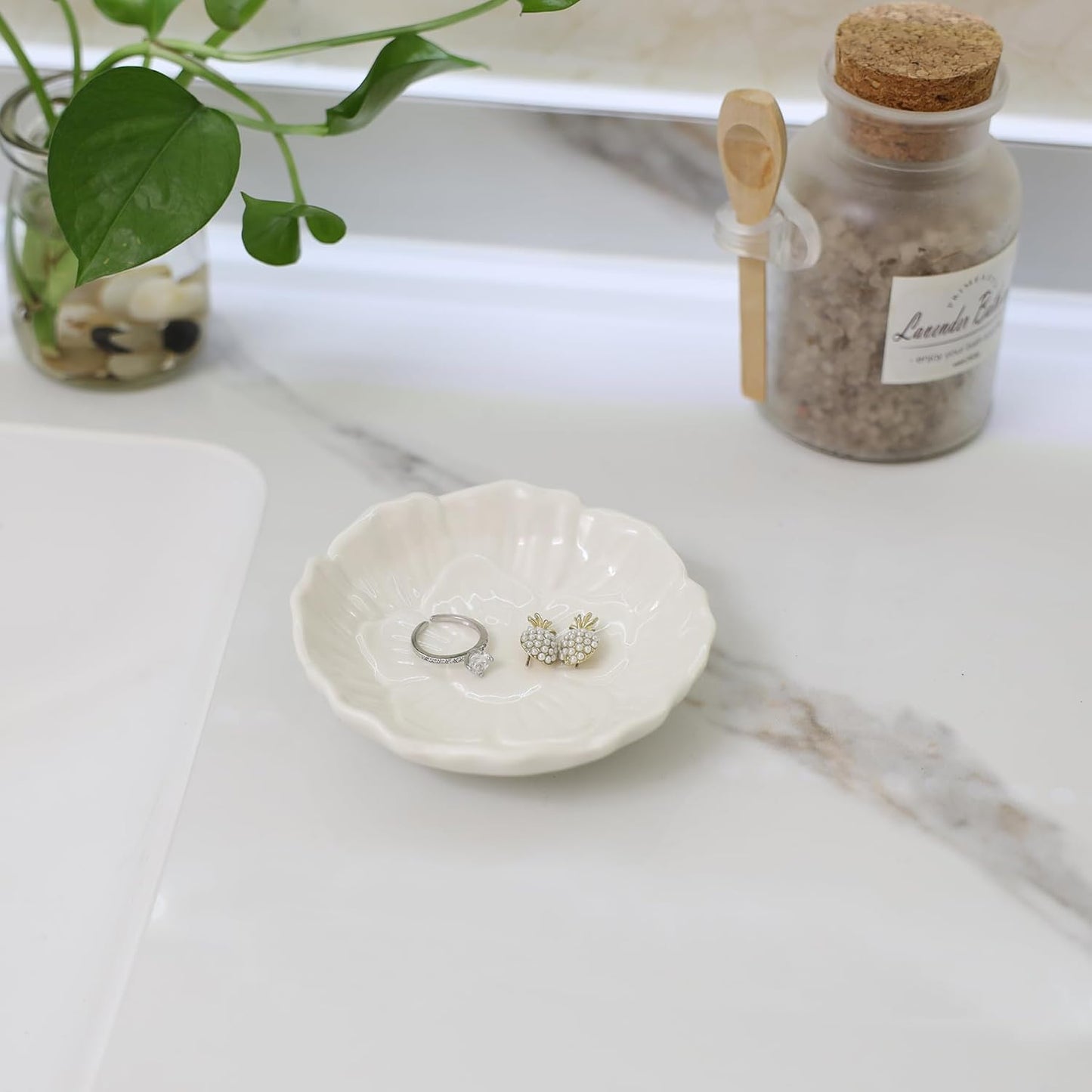 Flower Ring Dish Holder,Jewelry Dish Tray,Small Trinket Tray,Jewelry Plate Bowl,Key Bowl,Decorative Plate,Birtdhay Christmas Gifts for Women Friends,Ceramic White