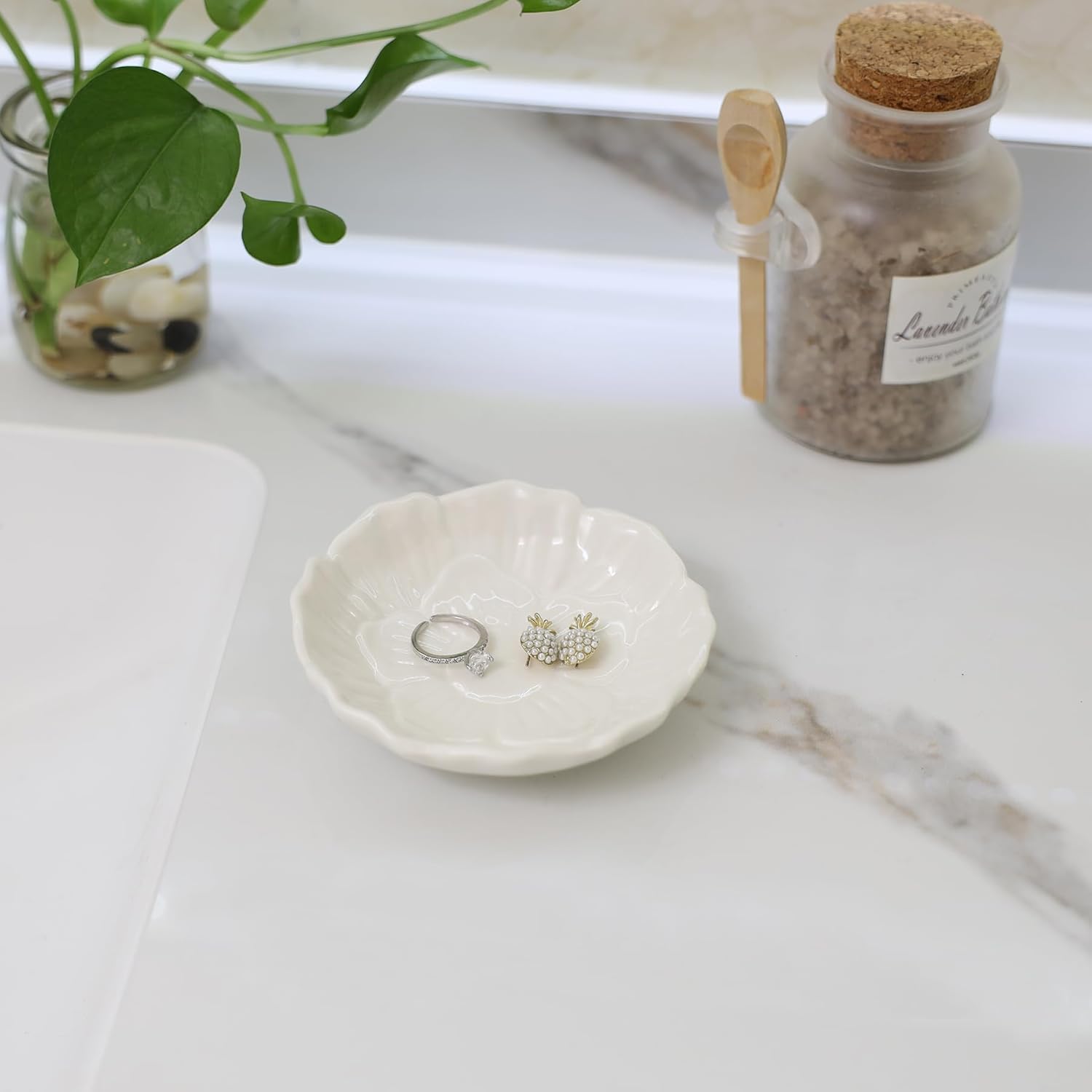 Flower Ring Dish Holder,Jewelry Dish Tray,Small Trinket Tray,Jewelry Plate Bowl,Key Bowl,Decorative Plate,Birtdhay Christmas Gifts for Women Friends,Ceramic White