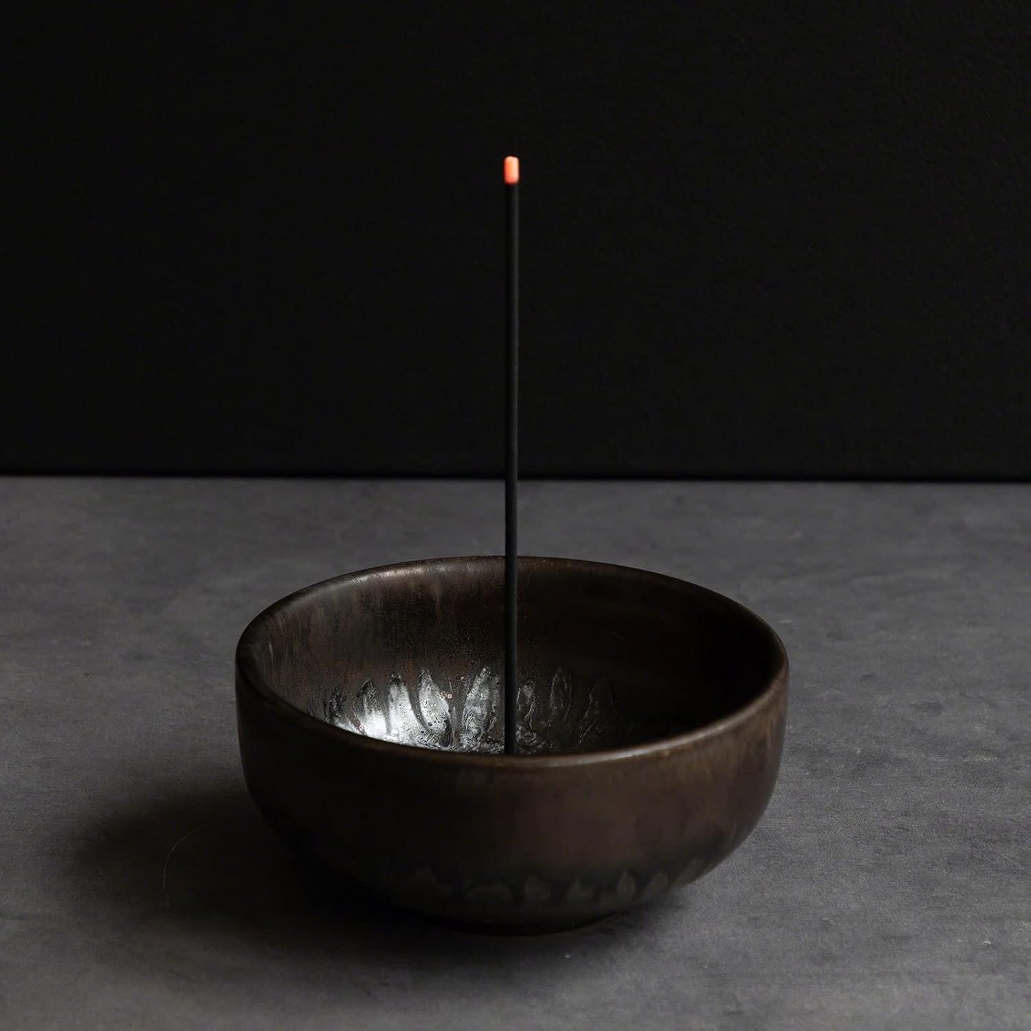 Asayu Japan Sandalwood Incense Sticks - Low Smoke Japanese Incense, 40g (70-80 Sticks), Made in Japan, Smokeless for Less Irritation and Non-Toxic, for Meditation, Relaxation & Home Fragrance