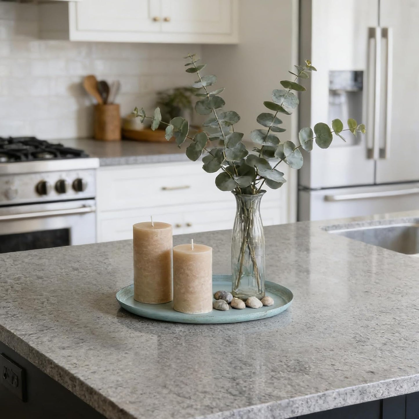 Sziqiqi Round Candle Tray Decor: Sage Green Decorative Tray for Coffee Table - 11-inch Farmhouse Metal Tray for Living Room Kitchen