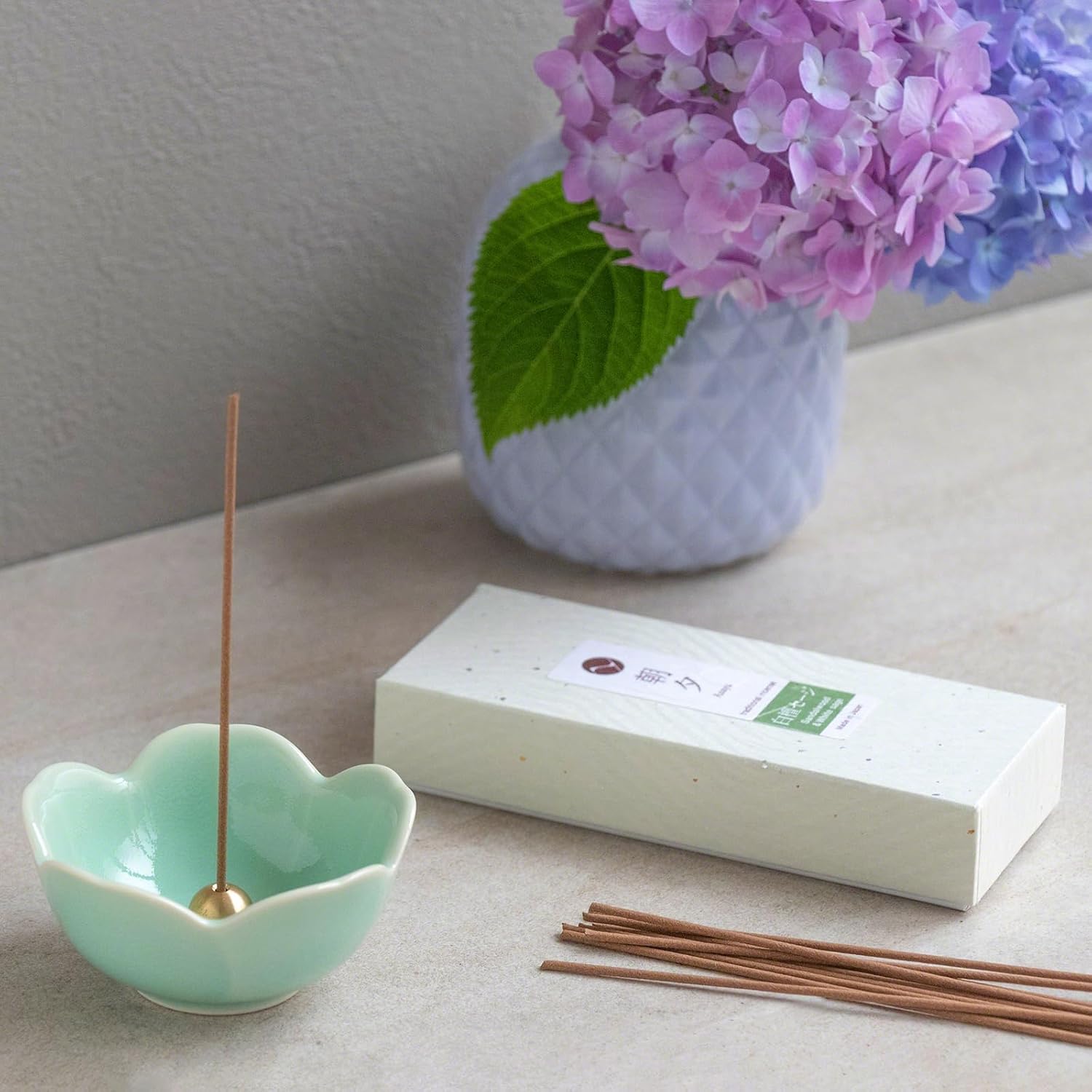Asayu Japan Traditional Sandalwood & White Sage Incense Sticks, 40gr Smoke Type, 100% Natural Japanese Incense for Morning Relaxation, Yoga, Meditation and Mindfulness