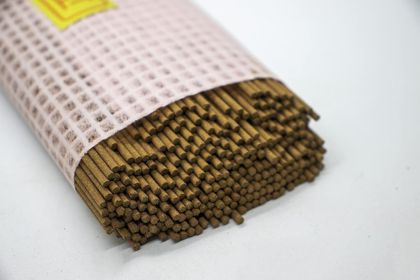 Premium Agarwood Incense Sticks, 6 inches, Long-Lasting Light Scented Incense Perfect for Worshipping, Aromatherapy, Meditation, Aesthetic Remediation 天然6吋臥沉香