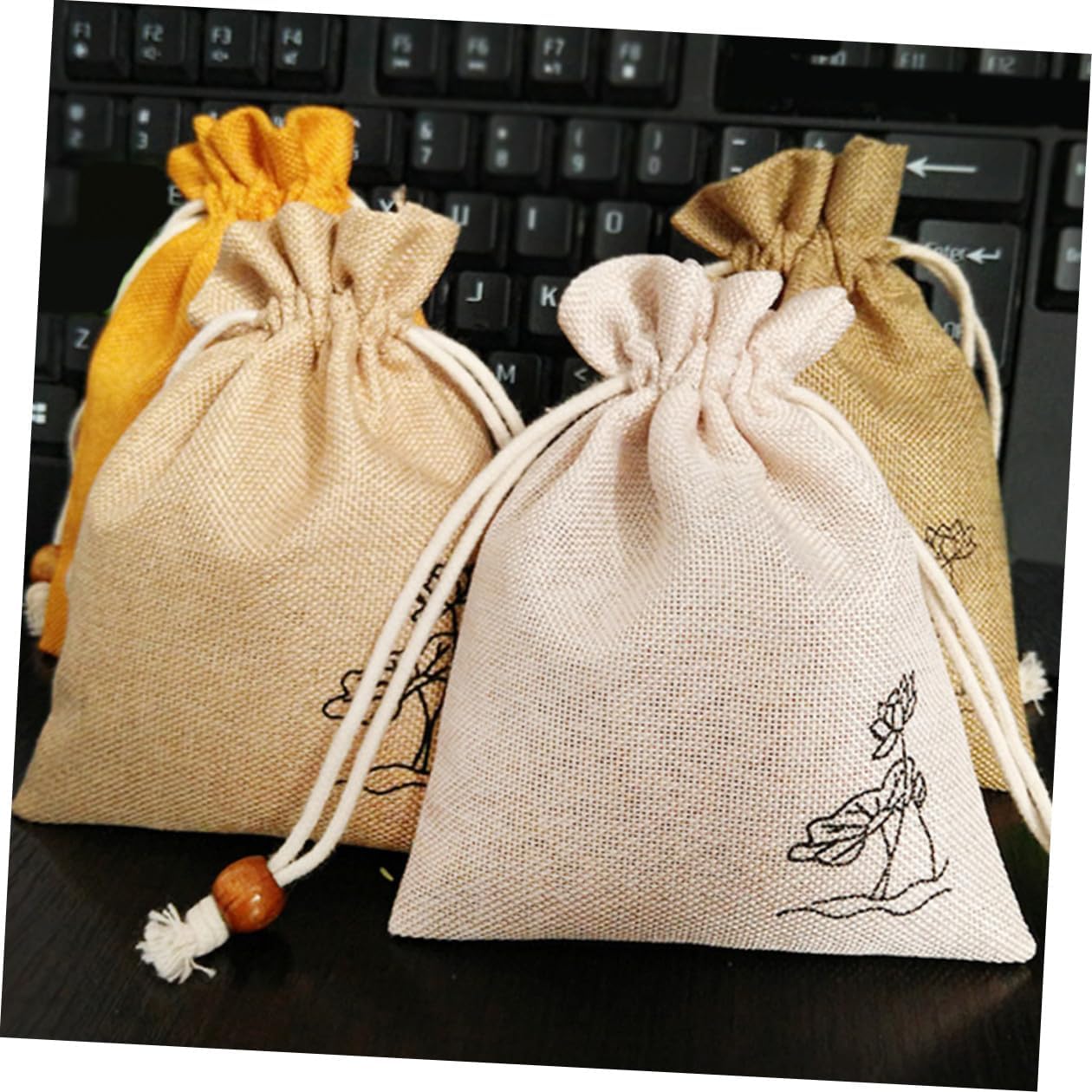 2Pcs Natural Dried Lavender Sachets Cotton Linen Fragrant Sachet Bags for Closets Storage Car Handbags with Aroma and Natural Floral Scents Random Color