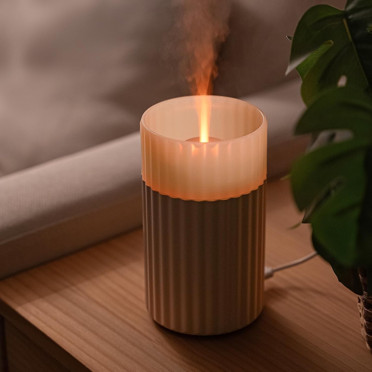 Essential Oil Diffuser, Flameless Candle Diffuser with Auto Off Function Cool Mist Humidifier 3 Levels Light for Office Room Decor Outdoors Camping 100ml