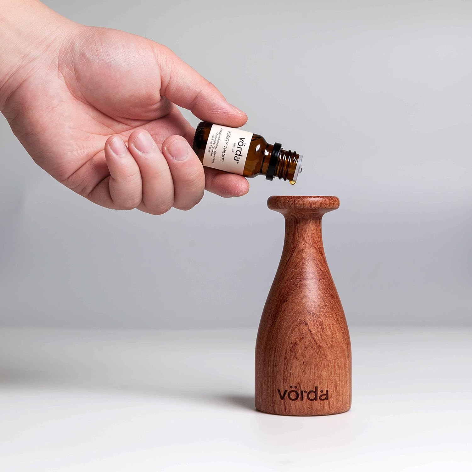 Vorda Frosty Thicket, 100% Pure Essential Oil Blend, Eucalyptus Globulus, Lemon Balm, Chamomile, Lavender, 1/3 fl oz