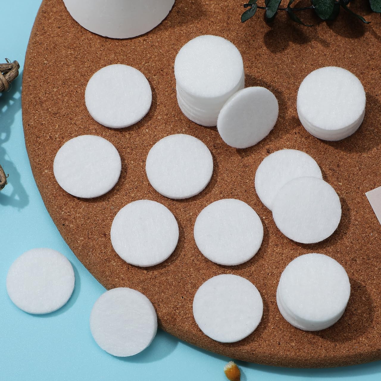 Healifty Essential Oil Diffuser Pads 0.88 Inch Round Cotton Refill Pads for Aromatherapy Necklace Locket and Car Vent Clip Home Fragrance Accessories
