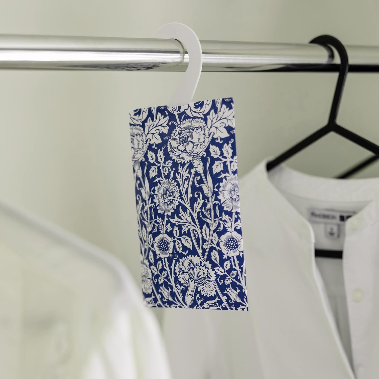 The Master Herbalist Scented Wardrobe Freshener Sachets in a William Morris Design. Available in Lavender, Sandalwood, Rose, Lily and Lilac (Lavender, Pack of 2)