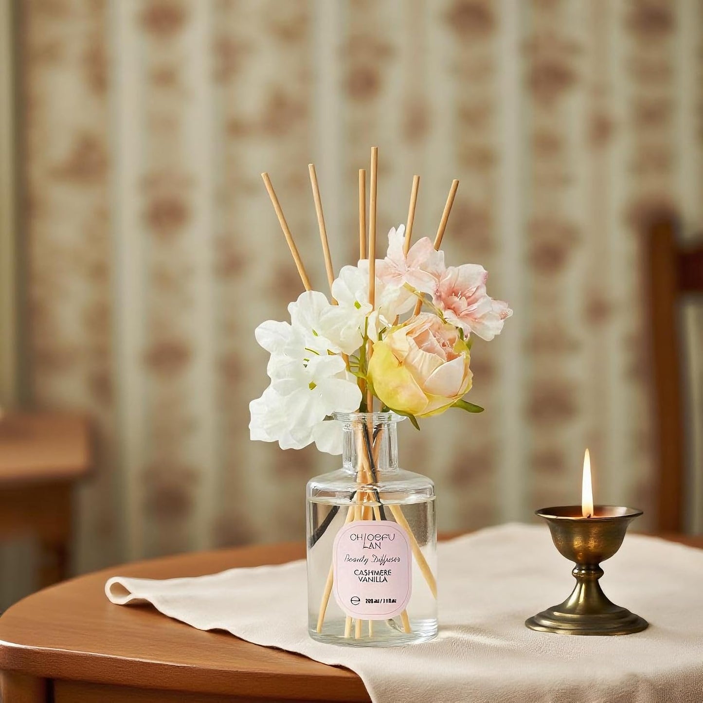 Cashmere Vanilla Reéd Diffuser Set with Flowers Reéd Diffuser Sticks, 6.7oz Scent Fragrance Essential Oil Diffuser for Bedroom Bathroom Home Décor Shelf Decor