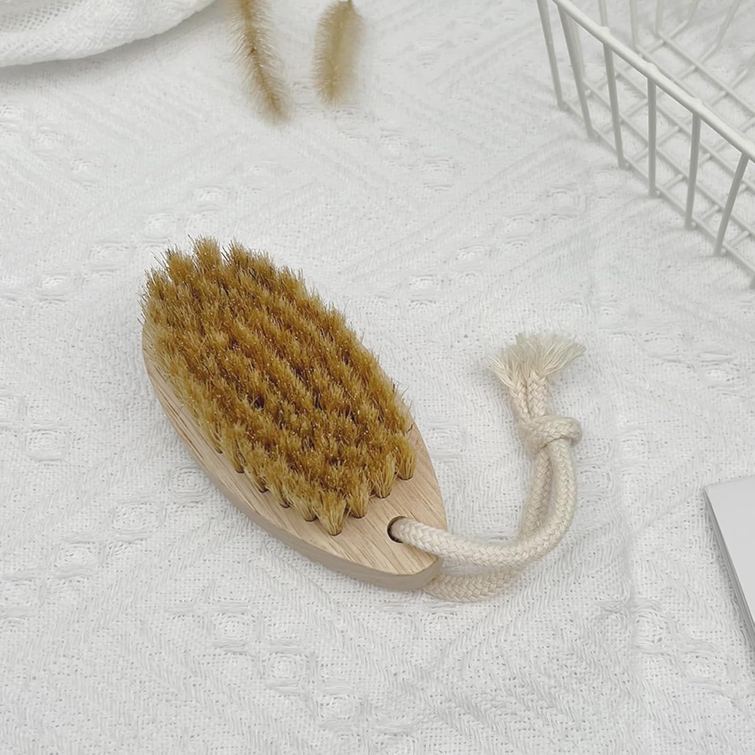 Droplet-Shaped Boar Bristle Brush, Dry Body Scrubber Brush with Soft & Dense Bristles, Exfoliates and Softens, for All Skin Types