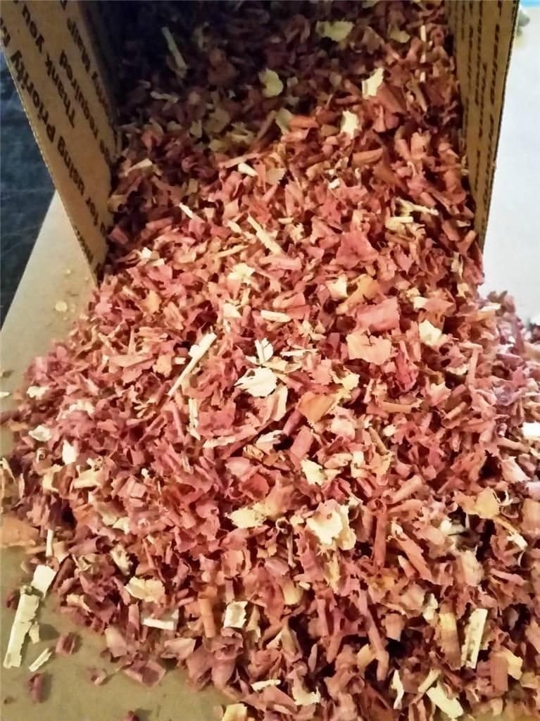 Amish Aromatic Cedar Wood Shavings. 100% All Natural. Large full box of shavings / curls. Made right here in the USA!