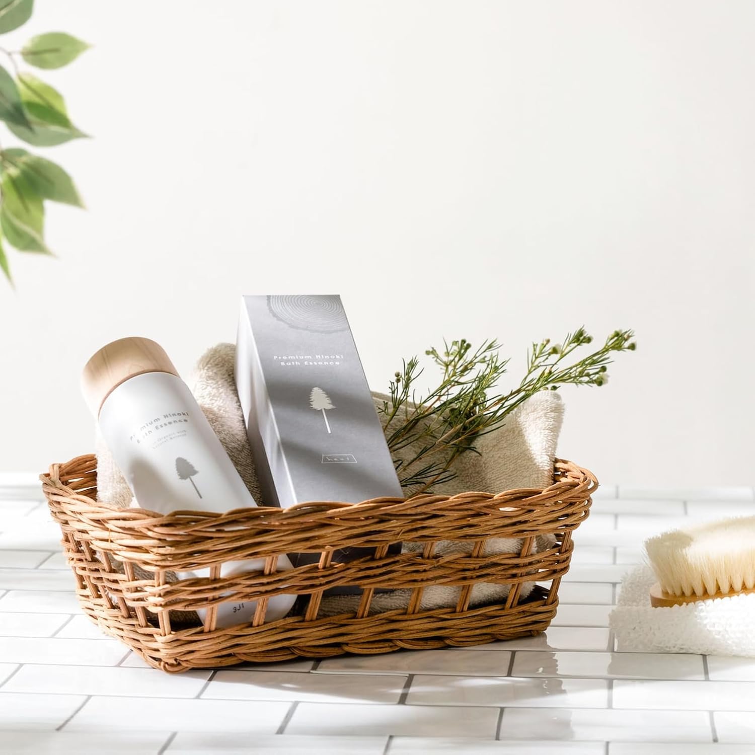 Premium Hinoki Bath Essence - 200 ml - Nourishing Mineral Bath Soak - Japanese Cypress Essential Oil - All Natural - Made in Japan