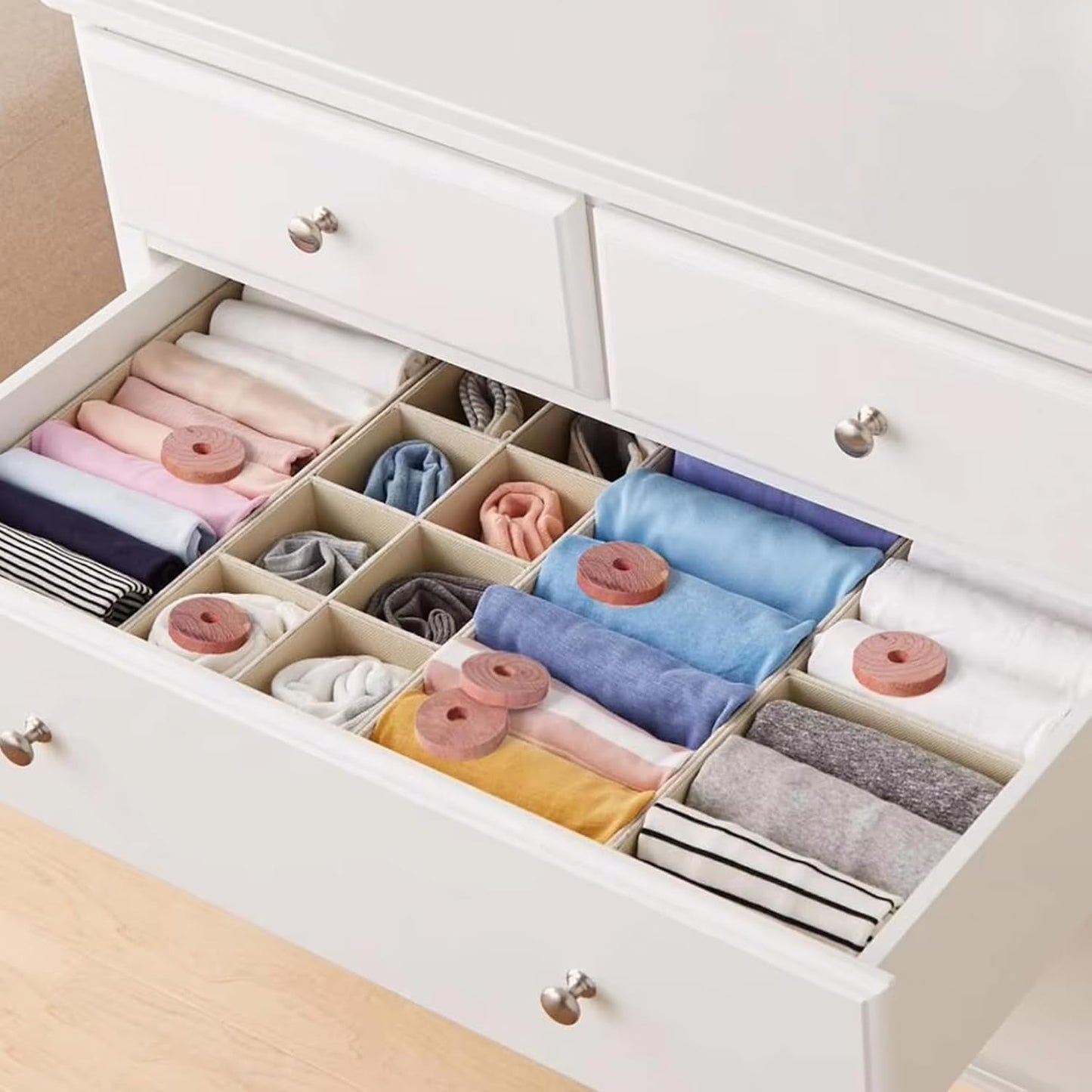 26 Cedar Blocks for Clothes Storage, Cedar Chips for Clothes Storage, Aromatic Hangers, Scented Sachets, Closet Freshener for Home Hotel Closets, Drawers