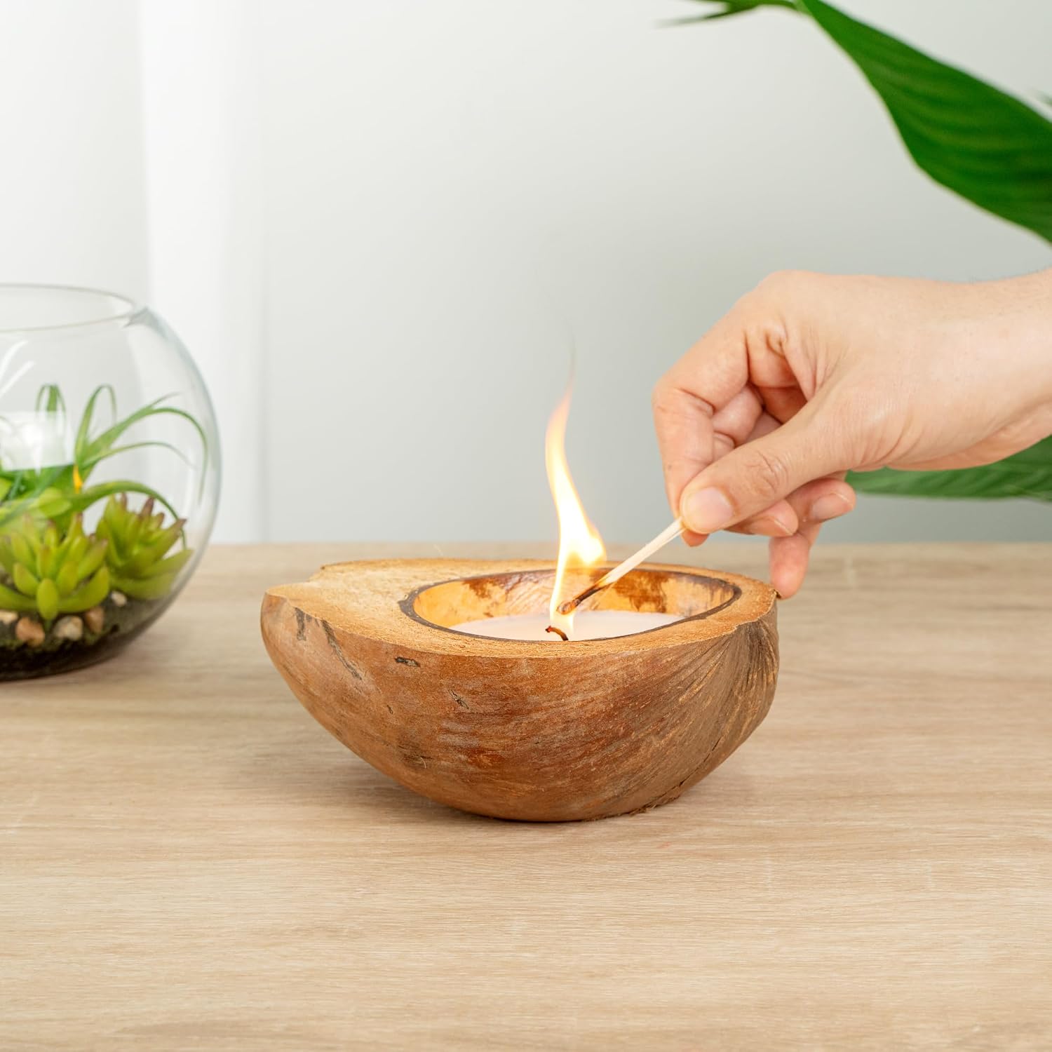 Restaurantware-Coco Casa 6.5 x 2.5 Inch Coconut Shell Candle, 1 Hand Poured Coconut Bowl Candle - Jasmine Fragrance, Double Wax Blend, Soy Wax Scented, Wooden Wick,