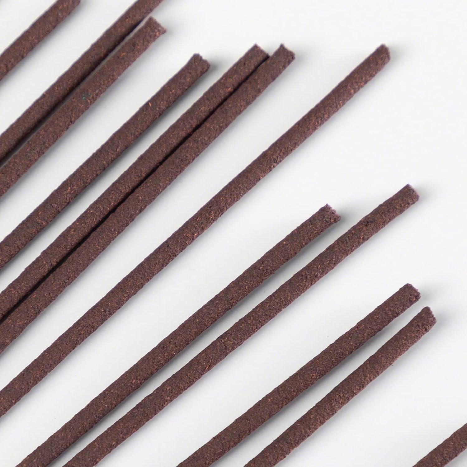 Asayu Japan Agarwood Incense Sticks - Low Smoke Japanese Incense, 40g (70-80 Sticks), Made in Japan, Smokeless for Less Irritation and Non-Toxic, for Meditation, Relaxation & Home Fragrance