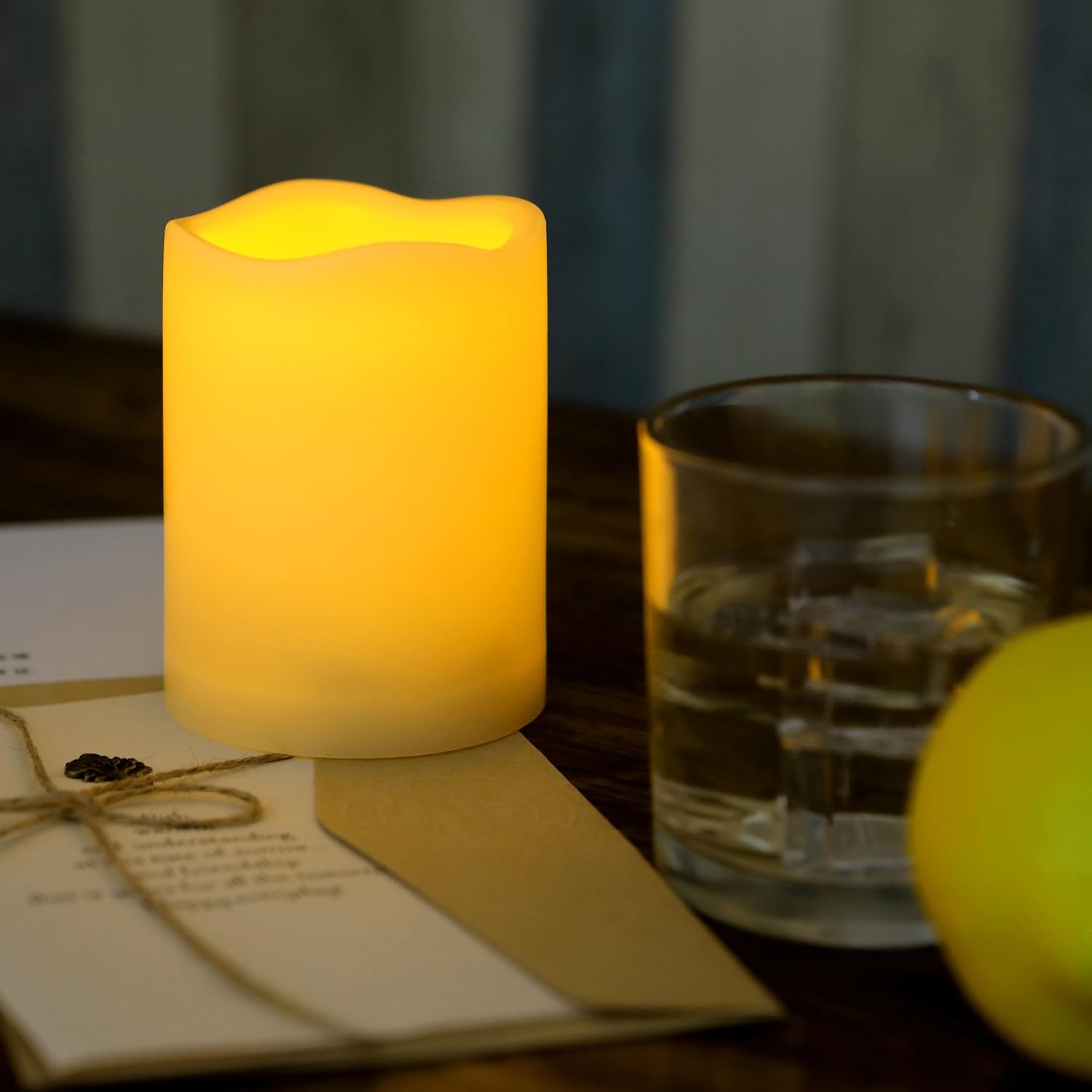 iZAN Set of 1 Outdoor Flameless LED Candle with Timer - Waterproof Plastic Flickering Battery Operated LED Pillar Candles Wedding Party Garden Decoration Long Lasting Battery Life 3x4 inch