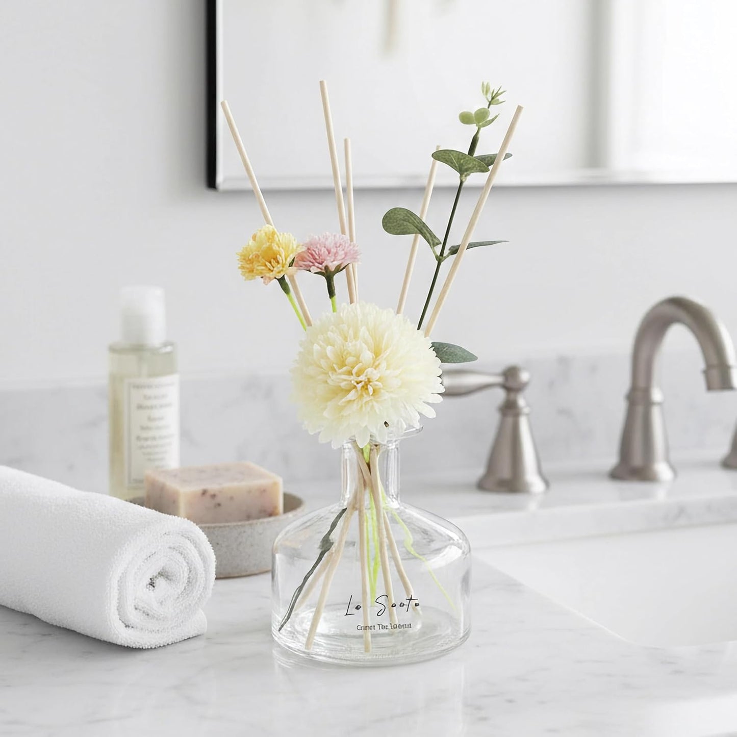 Reed Diffuser Set 8.5 fl oz / 250 ml Glass Bottle with Decorative Flower & Natural Reeds Flameless Home Fragrance for Bathroom Bedroom Office Jasmine Freesia Scent