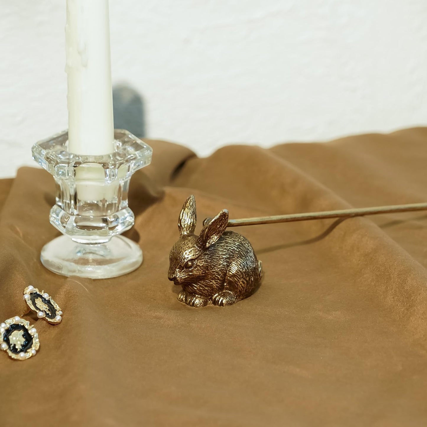 NIKKY HOME Candle Snuffer, Bunny Candle Extinguisher with Long Handle, Candle Tool for Putting Out Extinguishing Candle Wick Flame Safely