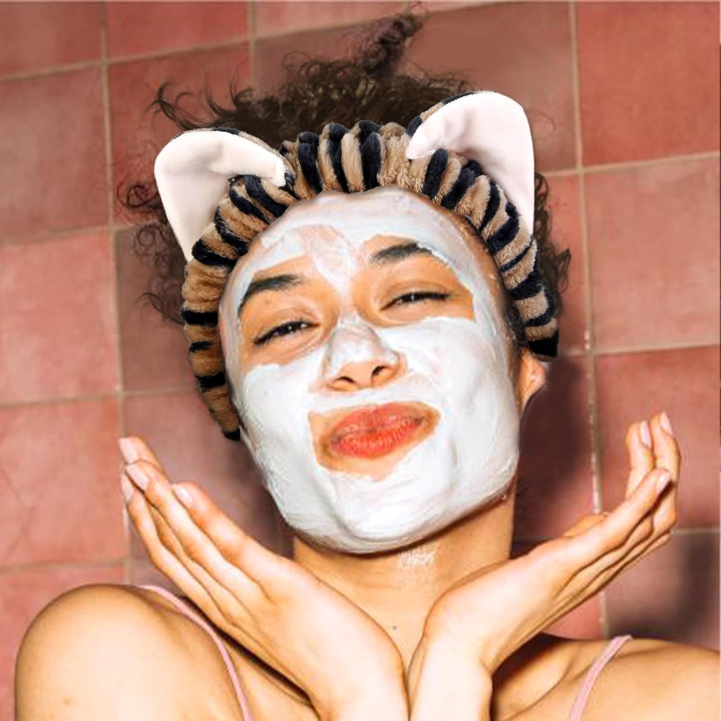 TEBIEKOY Plush Cat Ears Spa Headband For Washing Face Skincare Makeup, Elastic Animal Headbands for Women Girls Soft Coral Fleece Facial Wash Hair Accessories Trendy Stuff Gifts, 2PCS