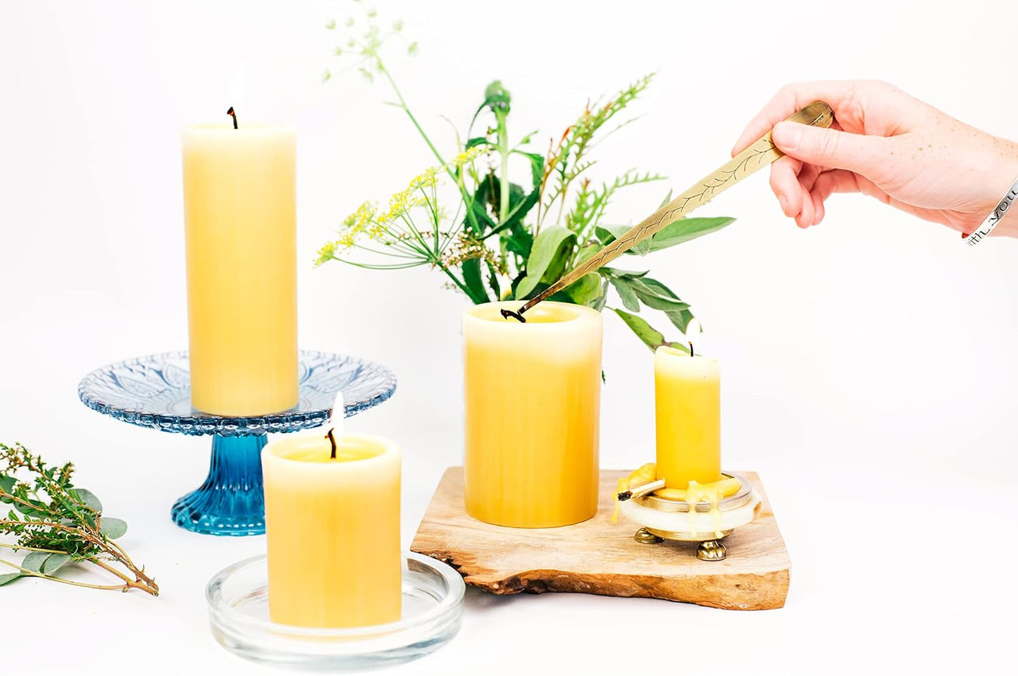 The Beeswax Co Pillar Beeswax Candle - Natural Honey Scented - Long-Lasting & Eco-Friendly - Cotton Wick - Slow Burning - Hand Poured Pure Organic Bees Wax - Medium