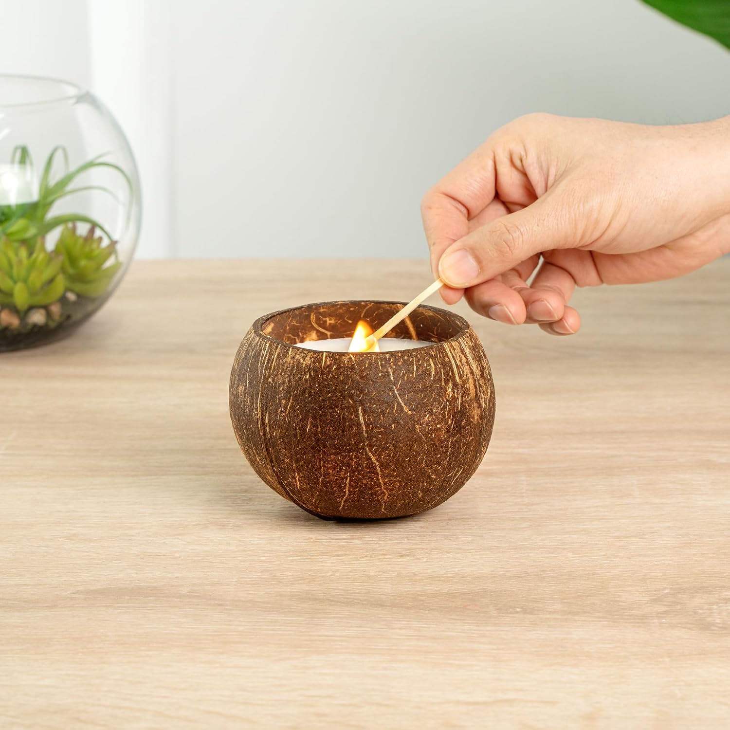 Restaurantware Coconut Shell Candle - 1 Soy Wax Candle 3.94 x 3.94 x 2.76 Inches - Handmade Decorative Candle Bowl with Wooden Wick - Small Brown Scented Candle