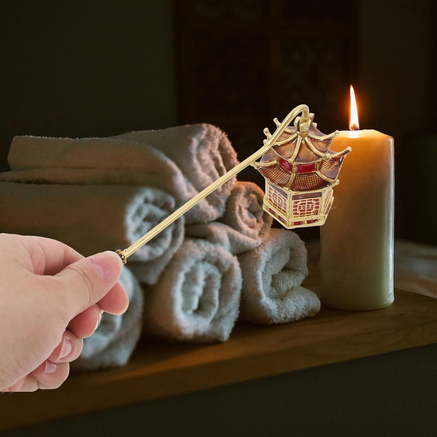 KESYOO Candle Snuffer and Wick Trimmer Set, Gold Metal Candle Extinguisher with Floral Design, Safe Flame Extinguishing Tool for Home Décor and Aromatherapy Use
